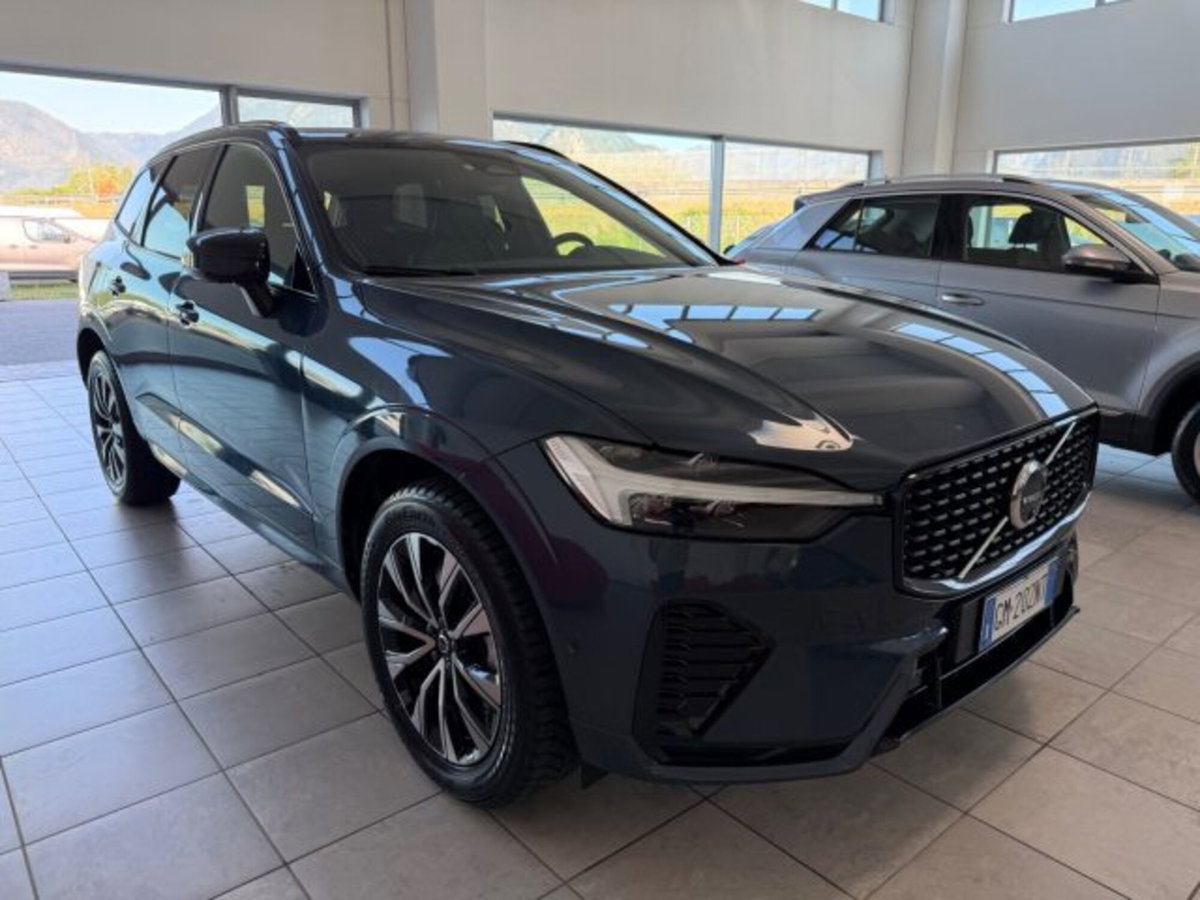 Volvo XC60 B4 (d) AWD automatico Plus Dark (3)