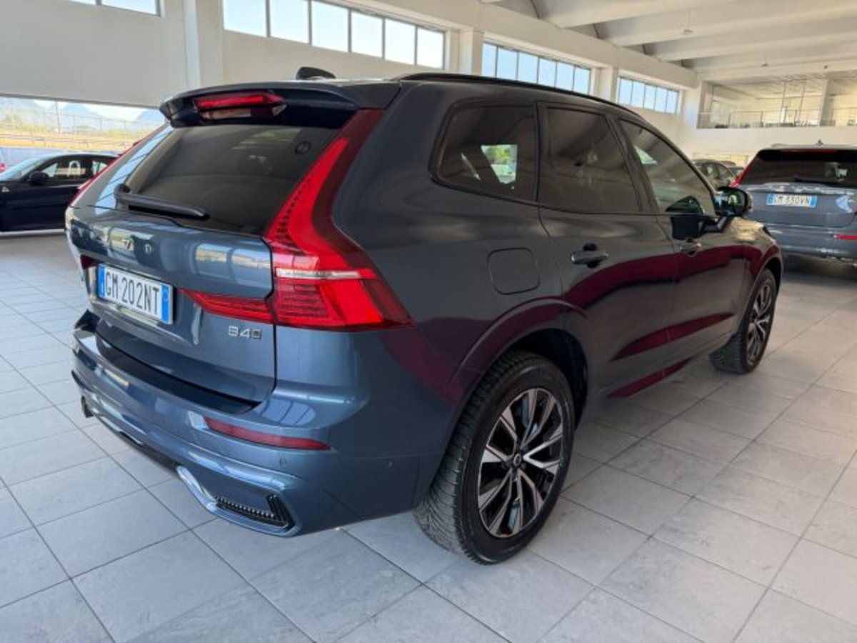 Volvo XC60 B4 (d) AWD automatico Plus Dark (4)