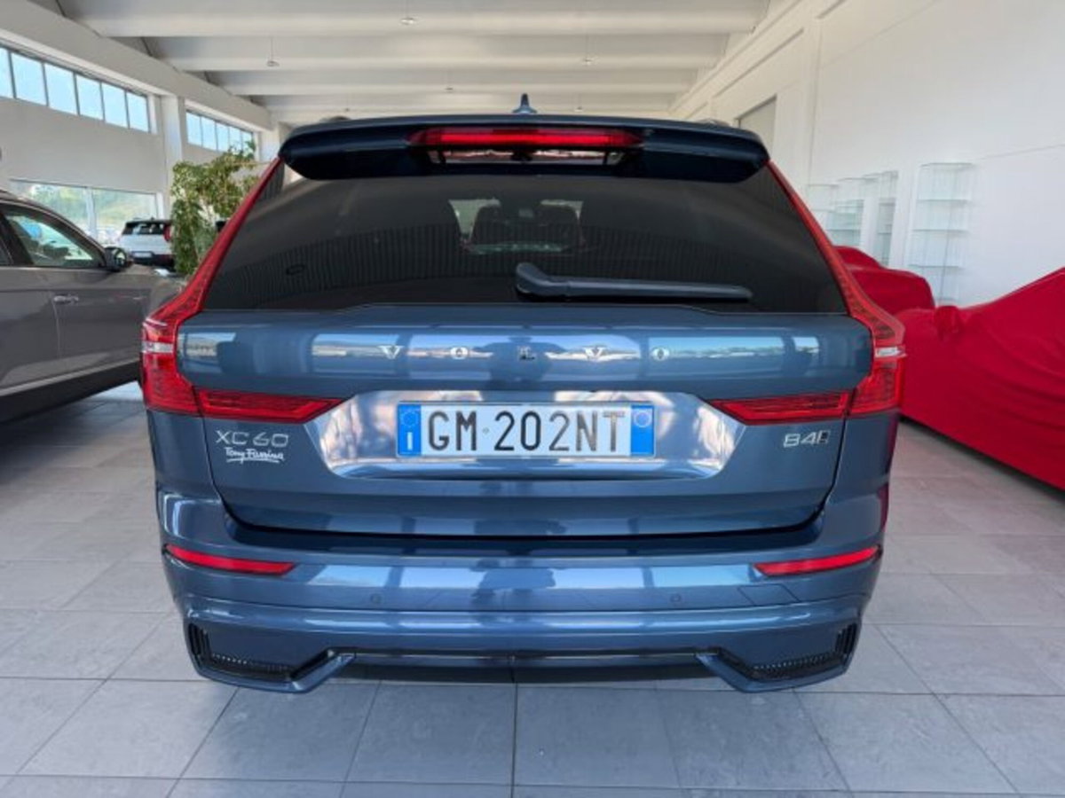 Volvo XC60 B4 (d) AWD automatico Plus Dark (5)