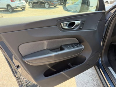 Volvo XC60 B4 (d) AWD automatico Plus Dark (7)