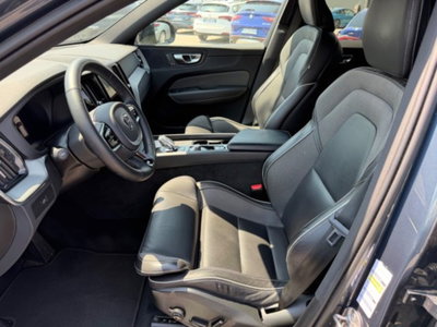 Volvo XC60 B4 (d) AWD automatico Plus Dark (8)