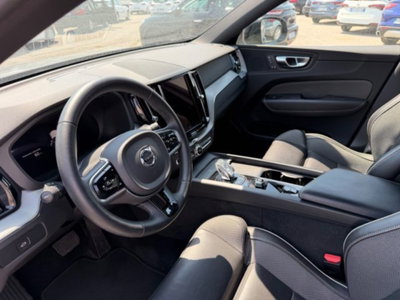 Volvo XC60 B4 (d) AWD automatico Plus Dark (9)