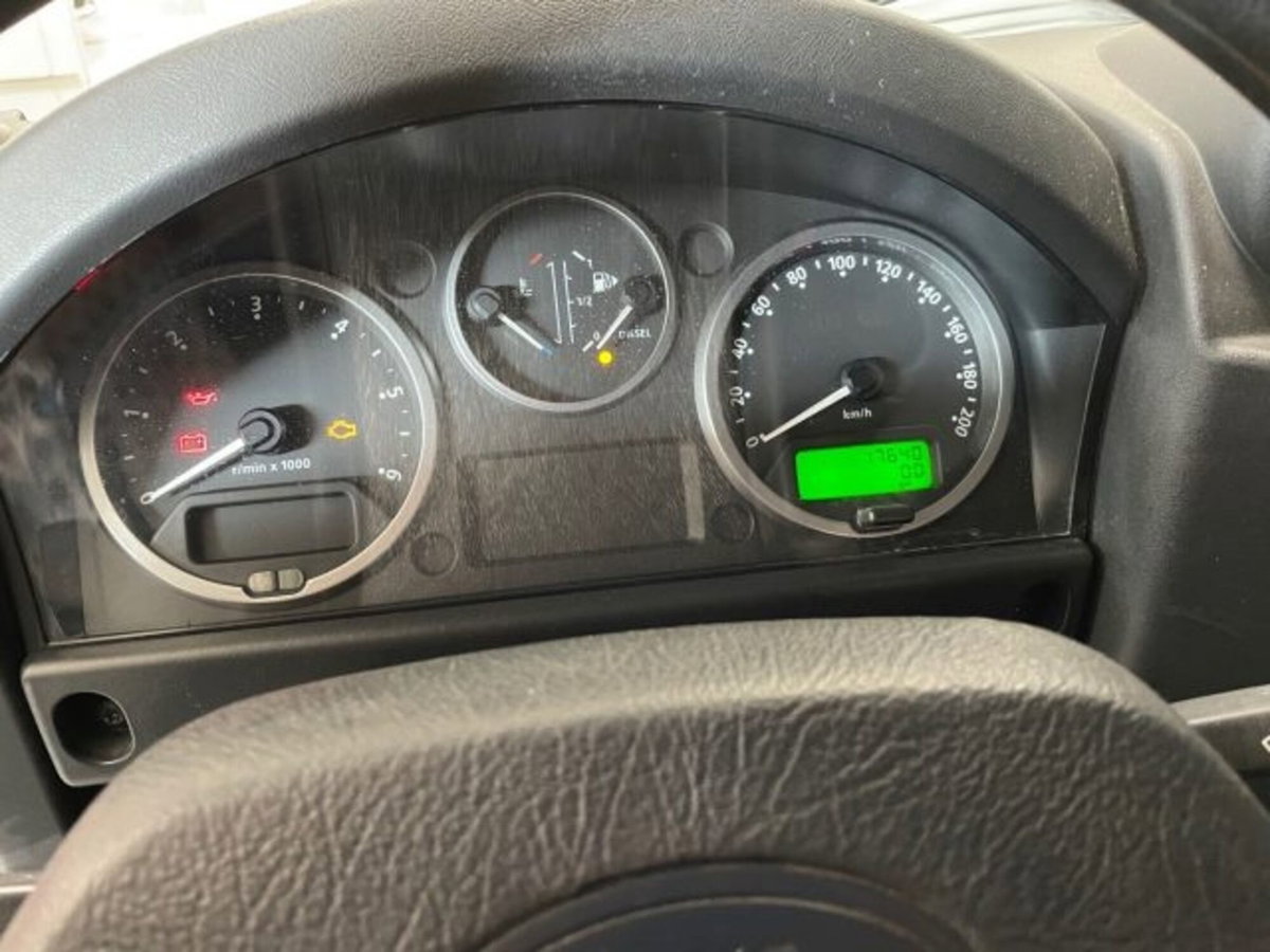 Land Rover Defender 90 2.4 TD4 Soft top E (10)