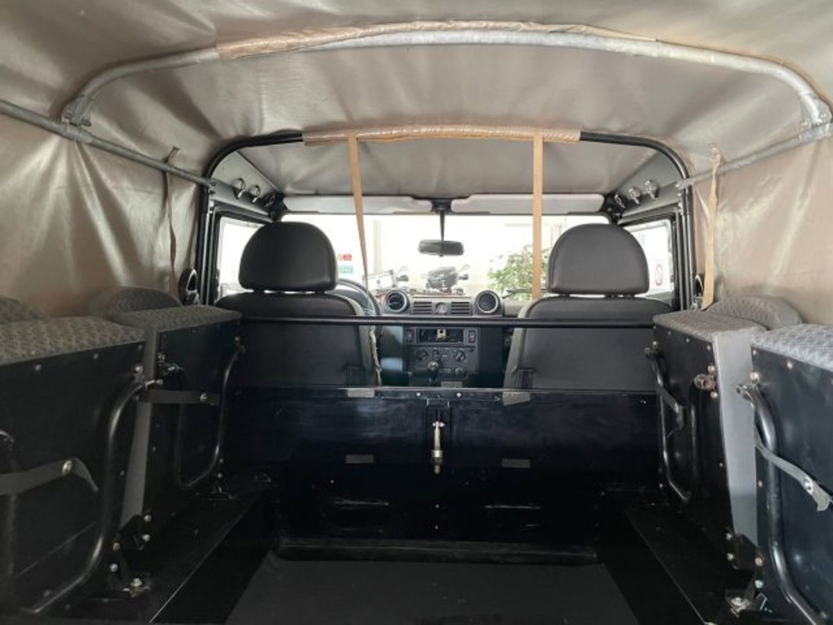 Land Rover Defender 90 2.4 TD4 Soft top E (13)