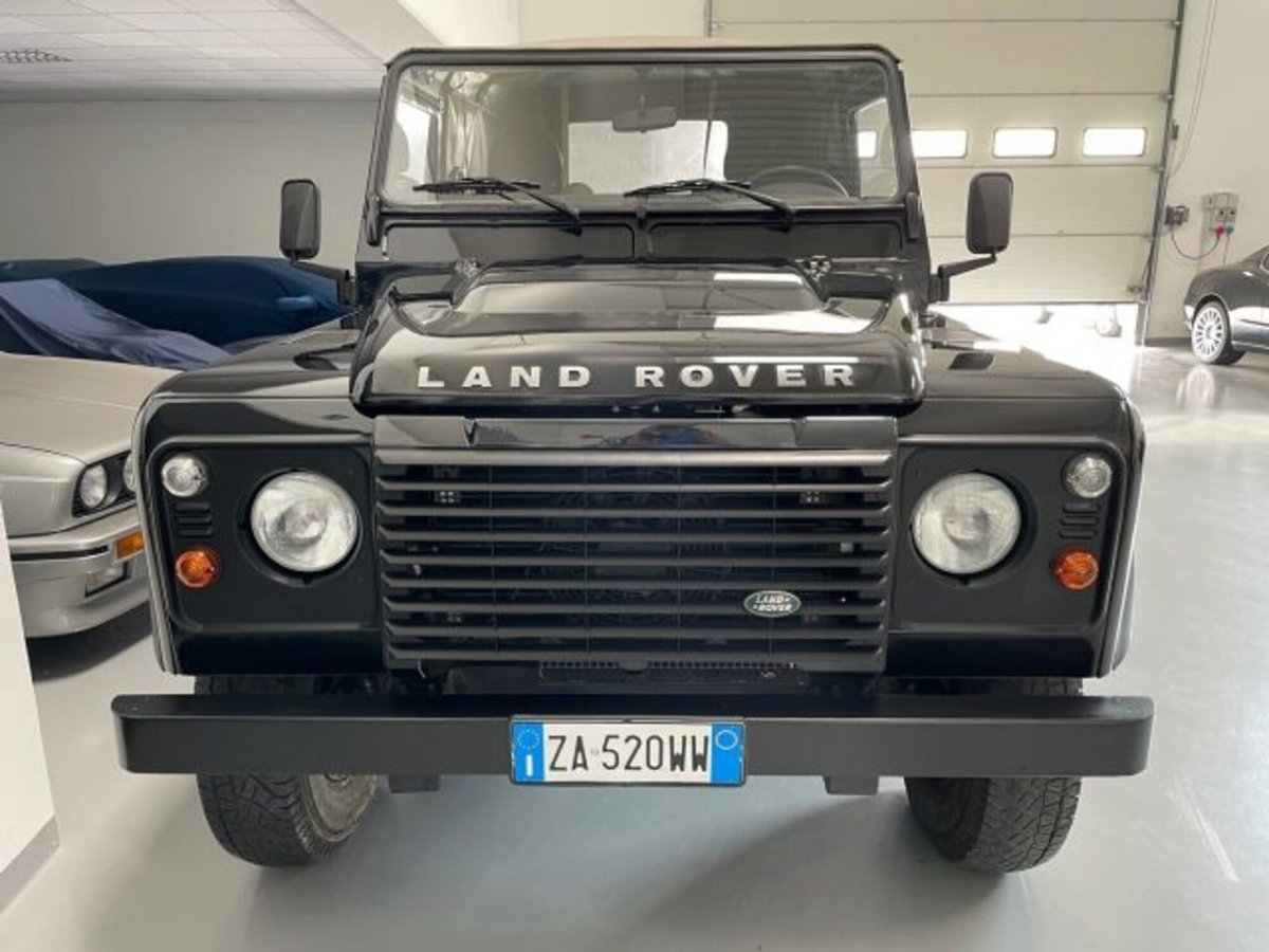 Land Rover Defender 90 2.4 TD4 Soft top E (2)