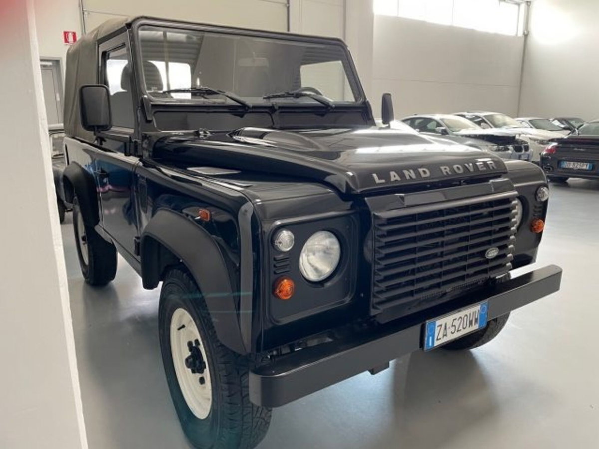 Land Rover Defender 90 2.4 TD4 Soft top E (3)