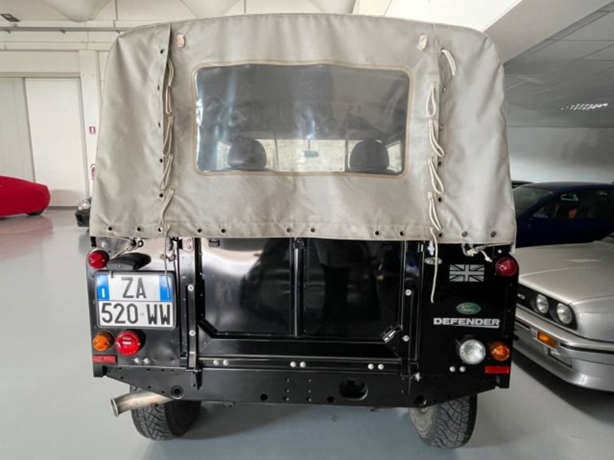 Land Rover Defender 90 2.4 TD4 Soft top E (5)