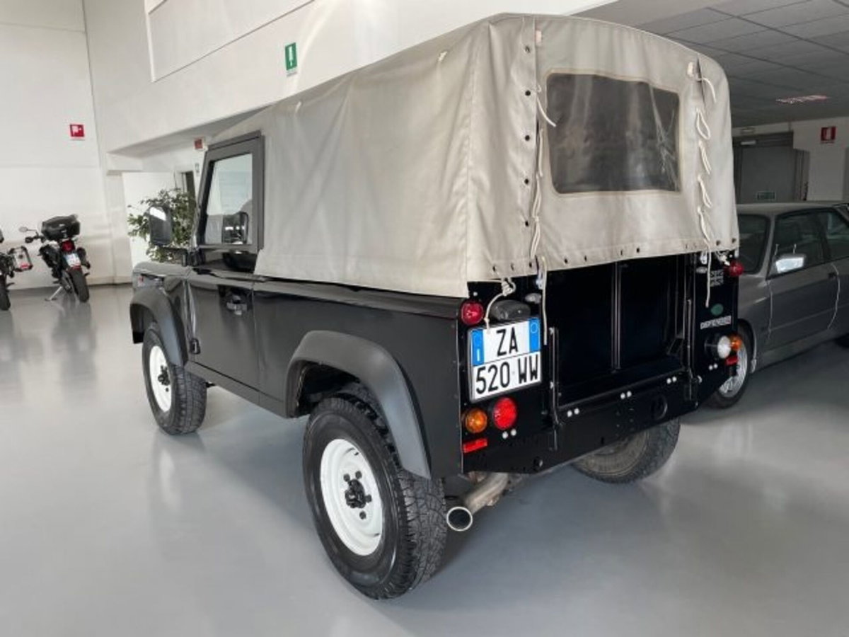 Land Rover Defender 90 2.4 TD4 Soft top E (6)