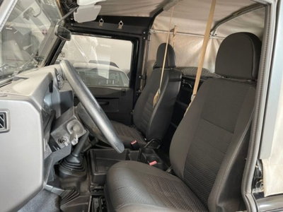 Land Rover Defender 90 2.4 TD4 Soft top E (8)