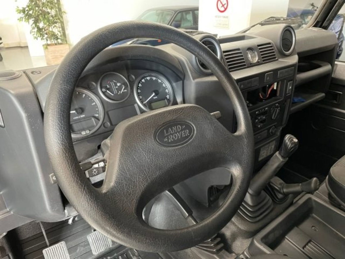 Land Rover Defender 90 2.4 TD4 Soft top E (9)