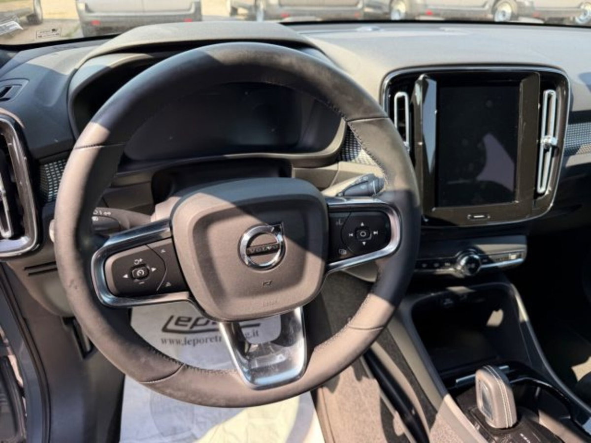 Volvo XC40 T5 Recharge Plug-in Hybrid R-design (10)