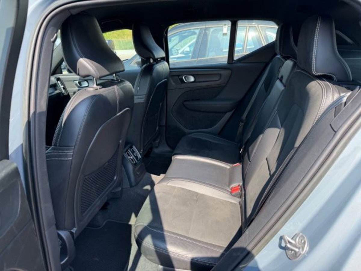 Volvo XC40 T5 Recharge Plug-in Hybrid R-design (12)