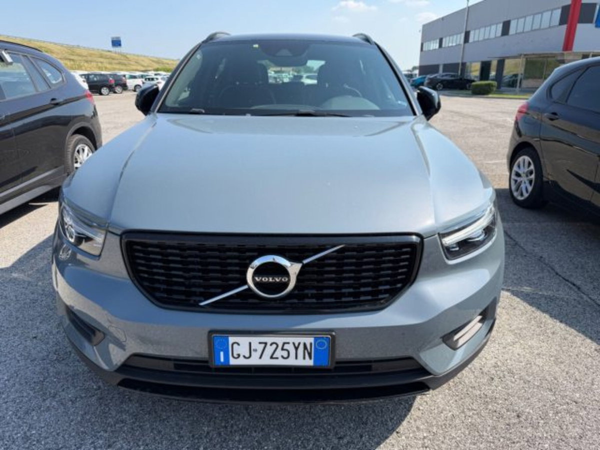 Volvo XC40 T5 Recharge Plug-in Hybrid R-design (2)