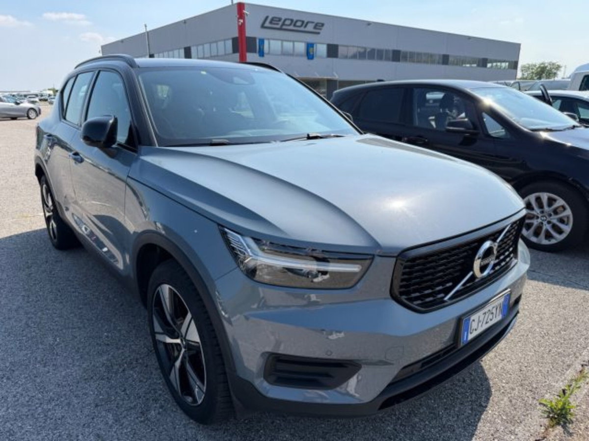 Volvo XC40 T5 Recharge Plug-in Hybrid R-design (3)