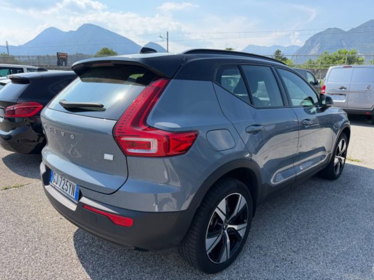 Volvo XC40 T5 Recharge Plug-in Hybrid R-design (4)