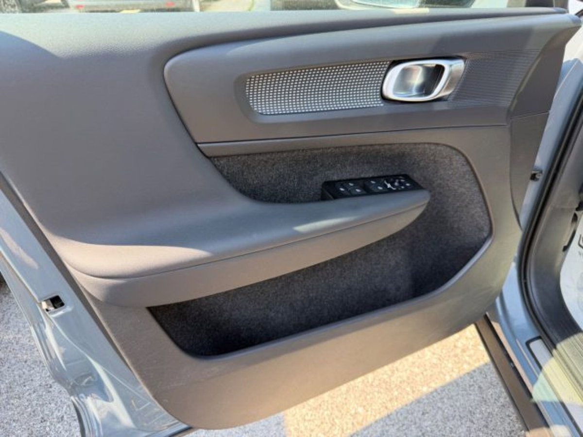 Volvo XC40 T5 Recharge Plug-in Hybrid R-design (7)