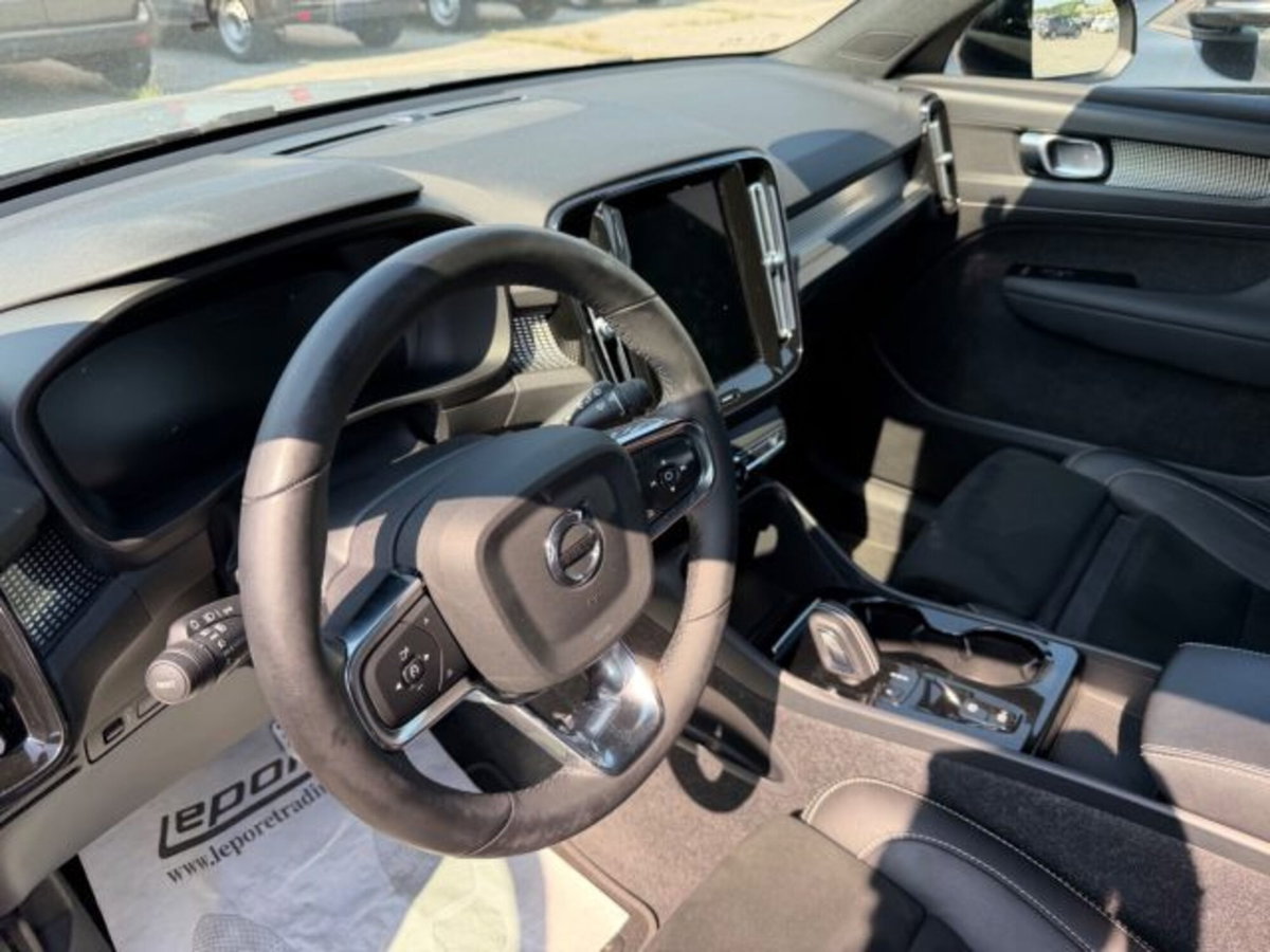 Volvo XC40 T5 Recharge Plug-in Hybrid R-design (9)