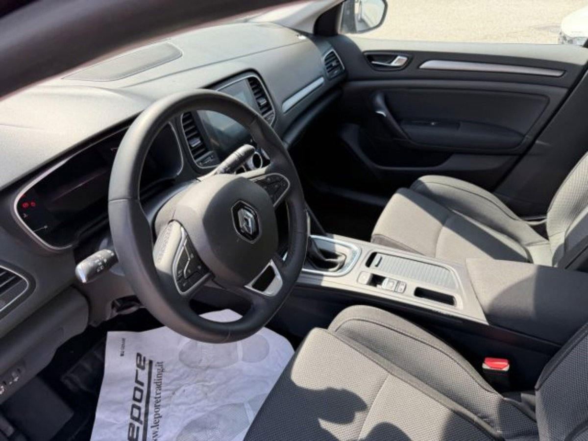 Renault Mégane Sporter Blue dCi 115 CV EDC Equilibre (9)