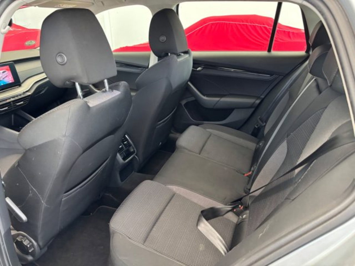 Skoda Octavia 2.0 TDI EVO SCR 150 CV DSG Executive (12)