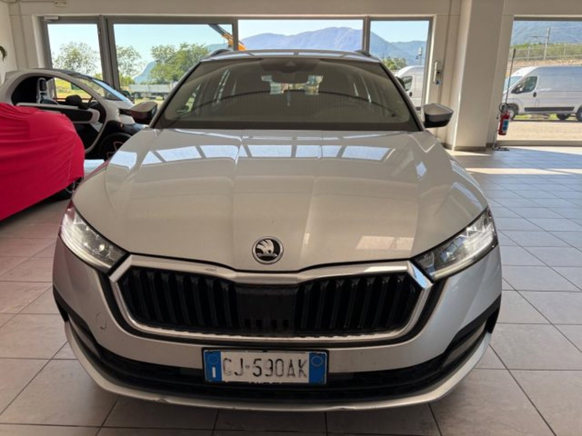 Skoda Octavia 2.0 TDI EVO SCR 150 CV DSG Executive (2)