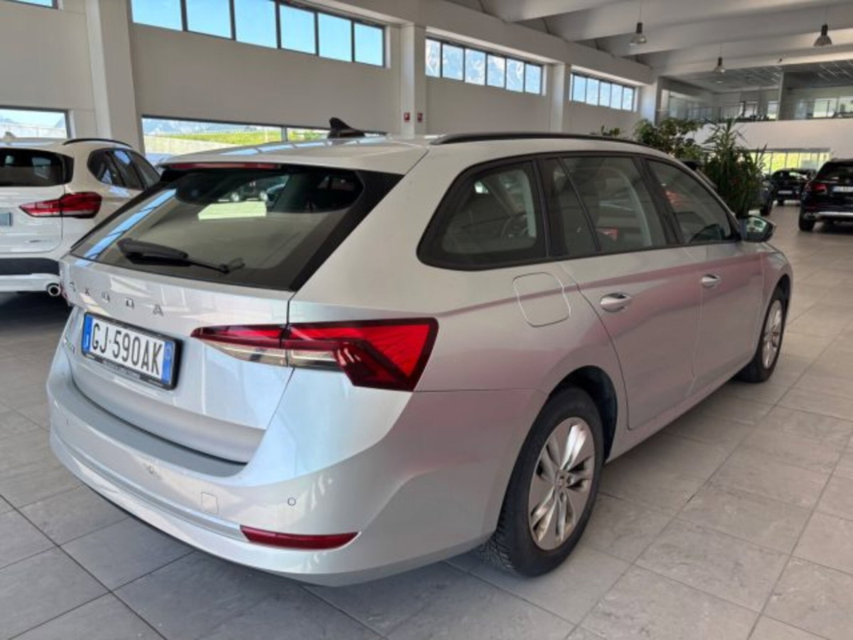 Skoda Octavia 2.0 TDI EVO SCR 150 CV DSG Executive (4)