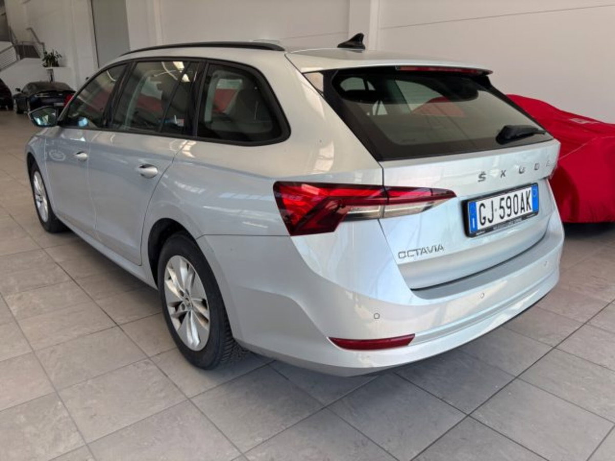 Skoda Octavia 2.0 TDI EVO SCR 150 CV DSG Executive (6)