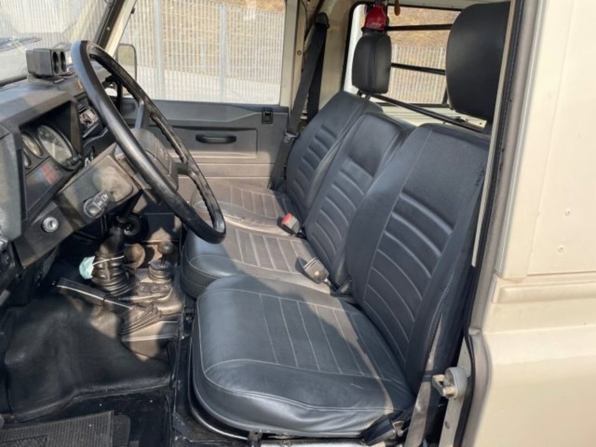 Land Rover Defender 90 2.5 Tdi Hard-top (7)