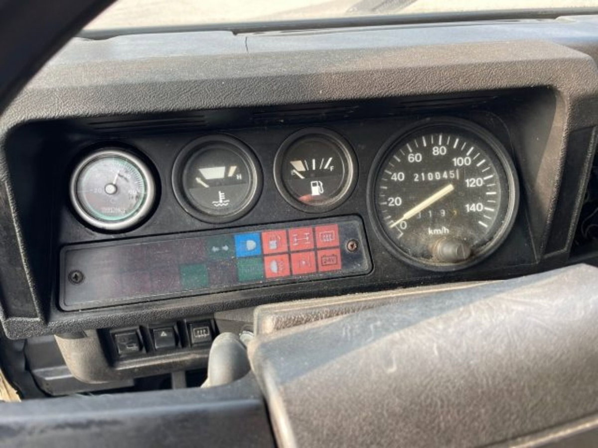 Land Rover Defender 90 2.5 Tdi Hard-top (8)
