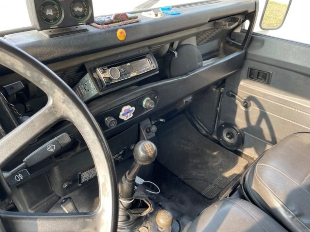 Land Rover Defender 90 2.5 Tdi Hard-top (9)