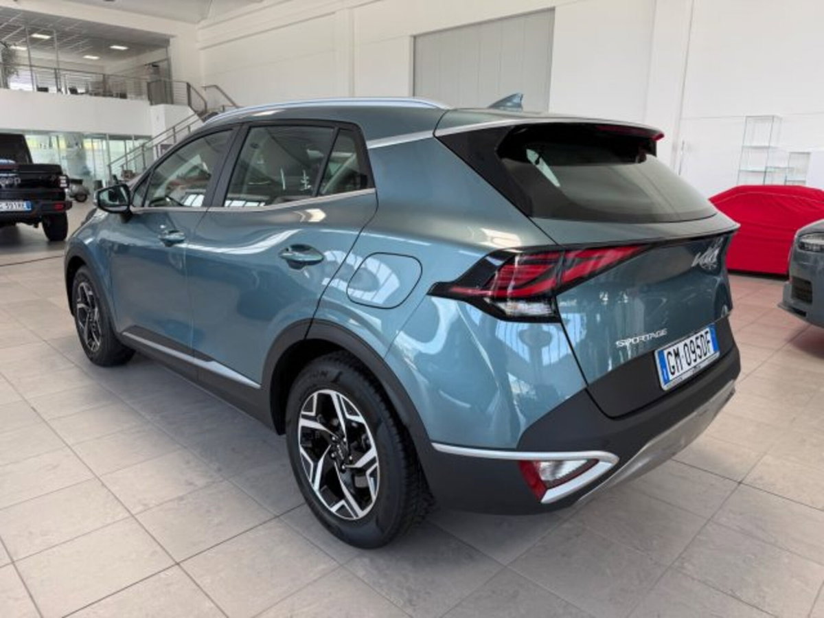 Kia Sportage 1.6 crdi mhev Business dct (6)
