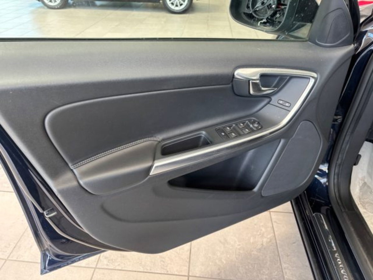 Volvo V60 D3 Geartronic Business (7)