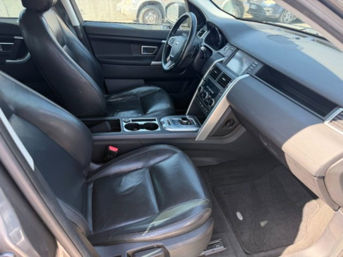 Land Rover Discovery Sport 2.0 TD4 150 CV Pure (9)