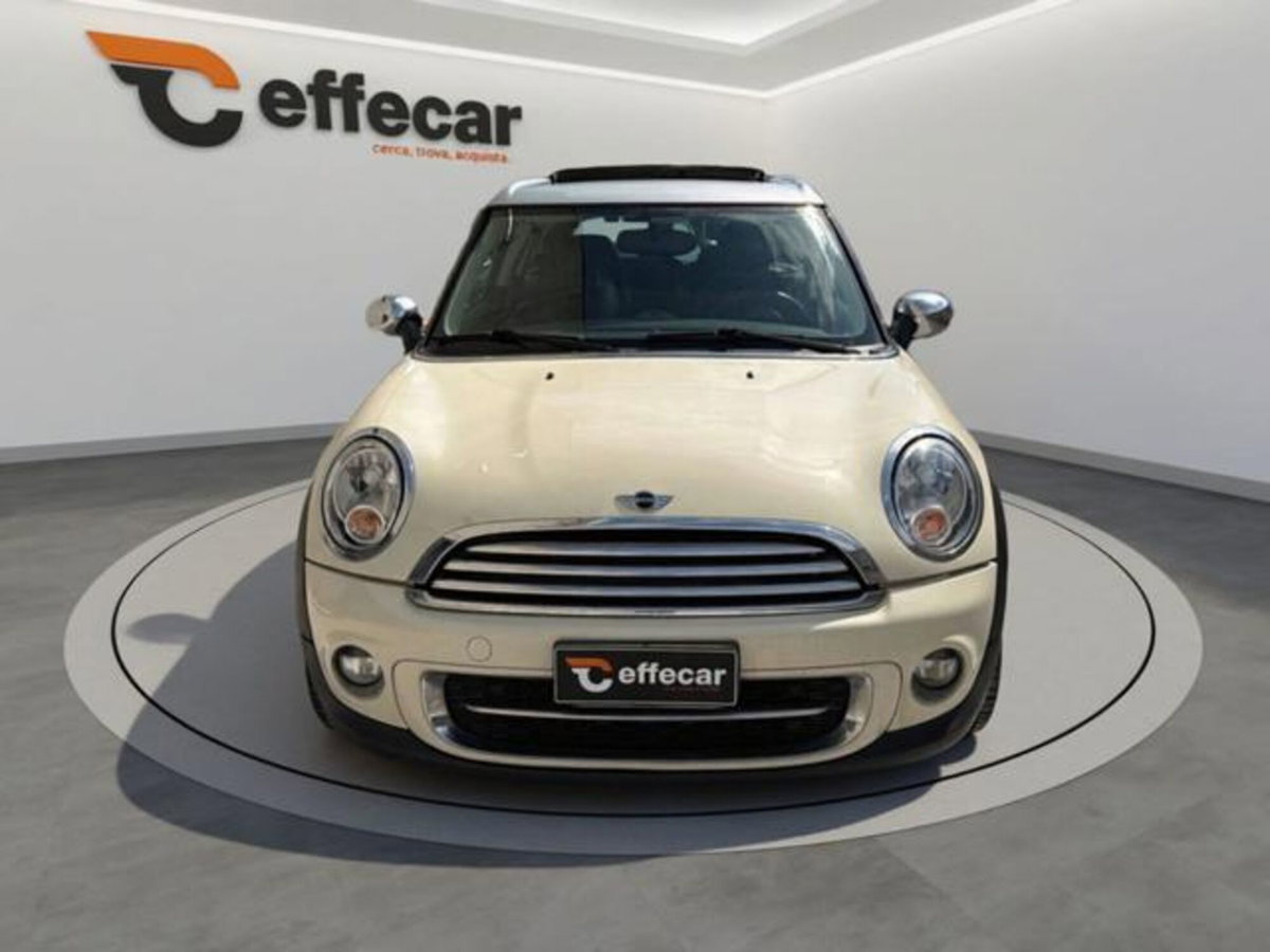 MINI Mini Clubman 1.6 16V Cooper D Clubman (2)