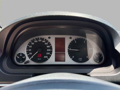 Mercedes-Benz Classe B 180 CDI Sport (9)