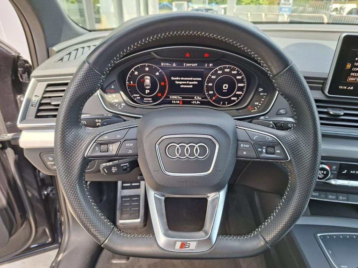 Audi Q5 40 TDI quattro S tronic Business Sport (10)