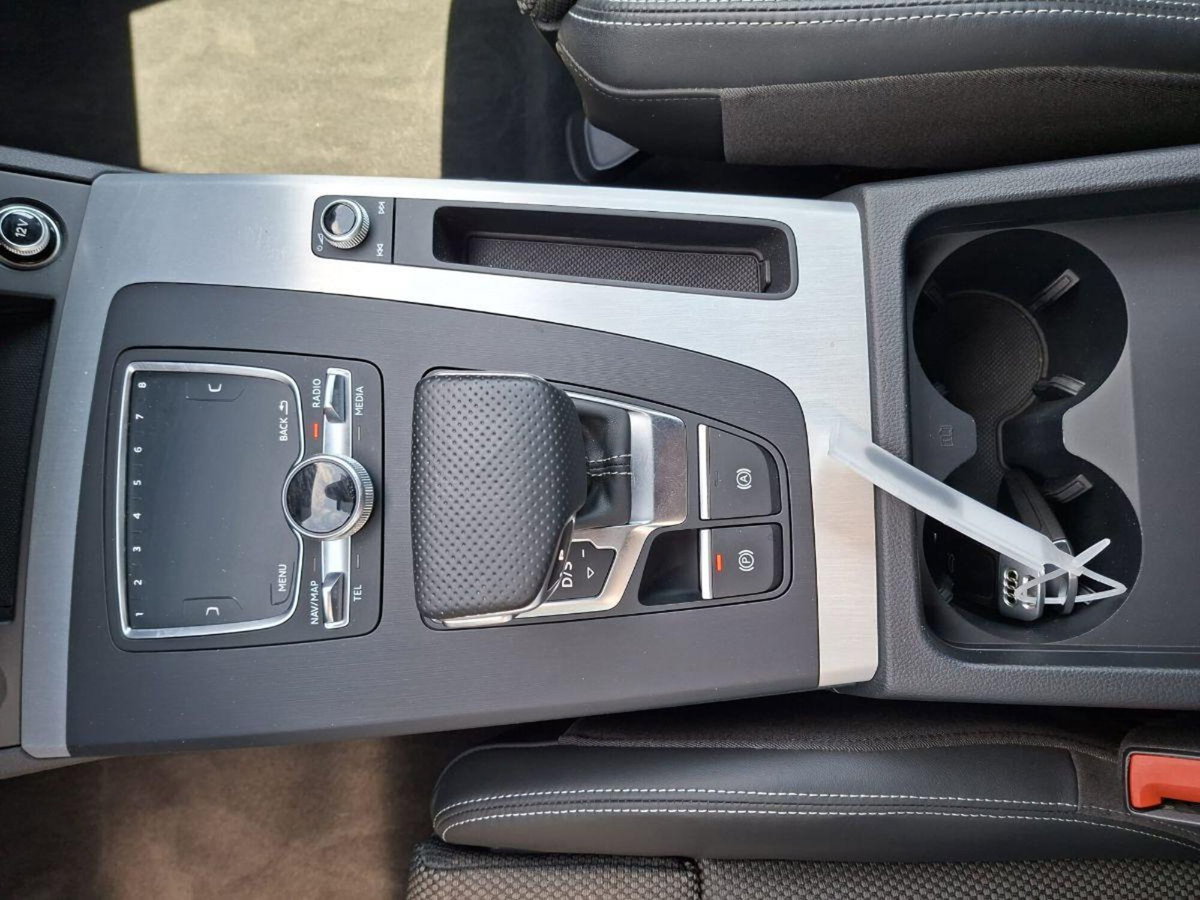 Audi Q5 40 TDI quattro S tronic Business Sport (13)