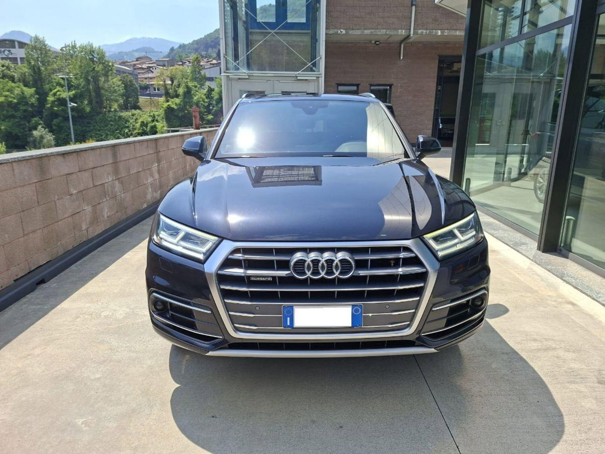 Audi Q5 40 TDI quattro S tronic Business Sport (2)