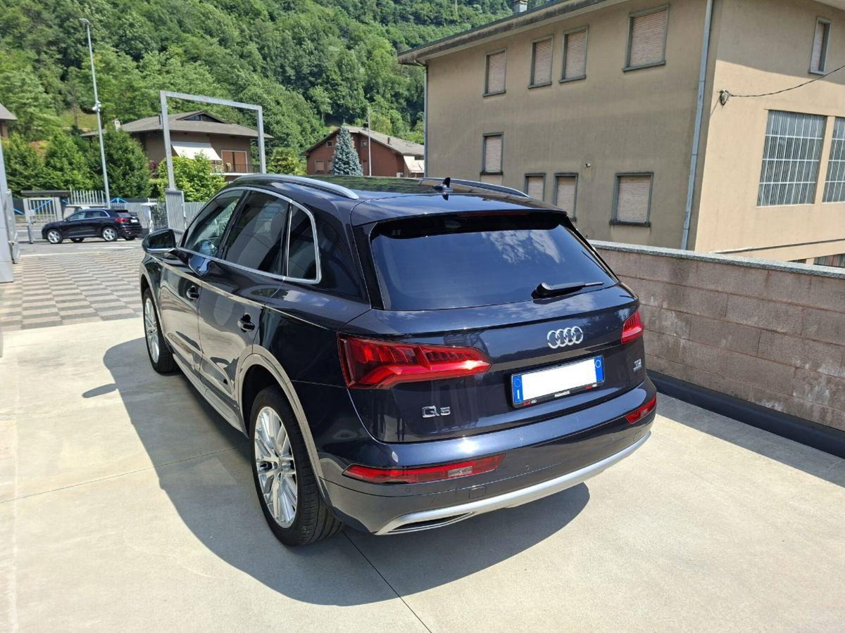 Audi Q5 40 TDI quattro S tronic Business Sport (5)