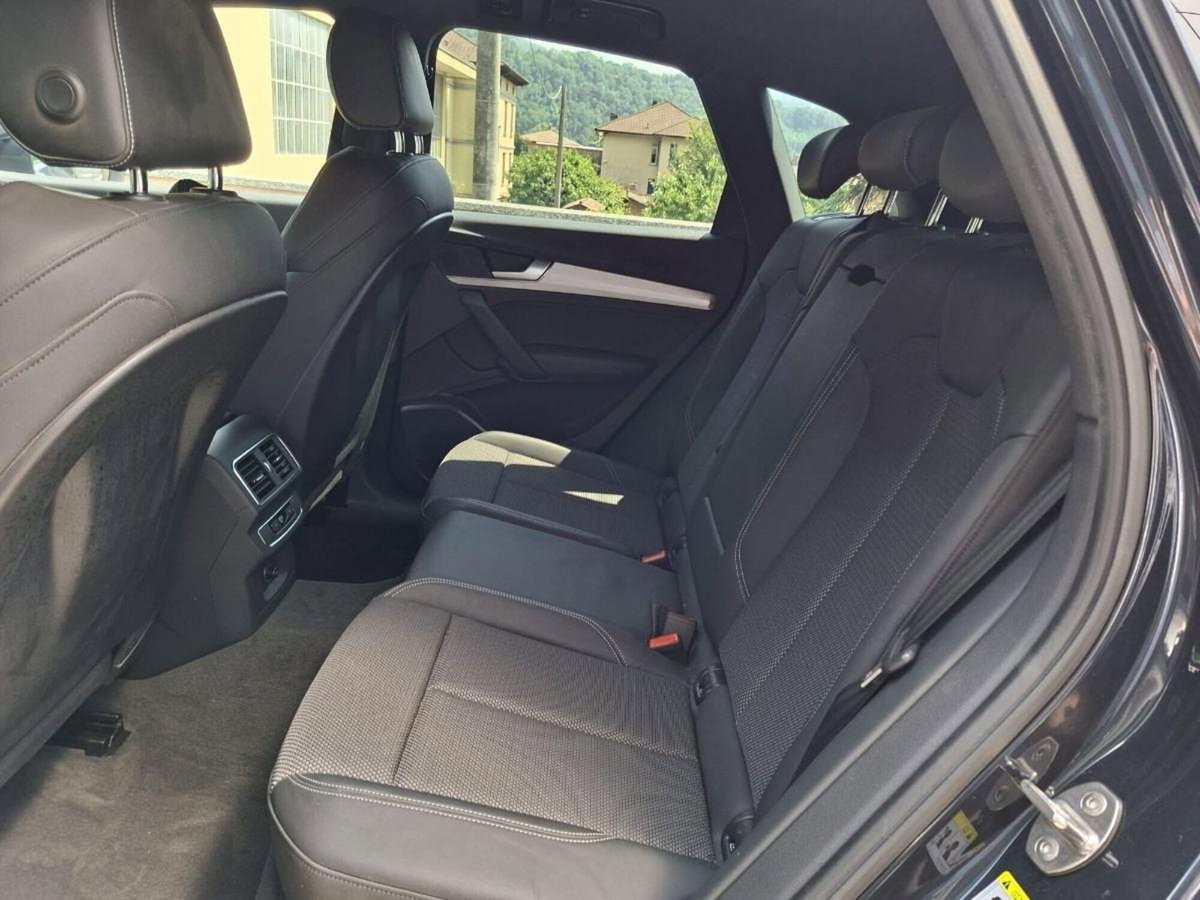 Audi Q5 40 TDI quattro S tronic Business Sport (9)