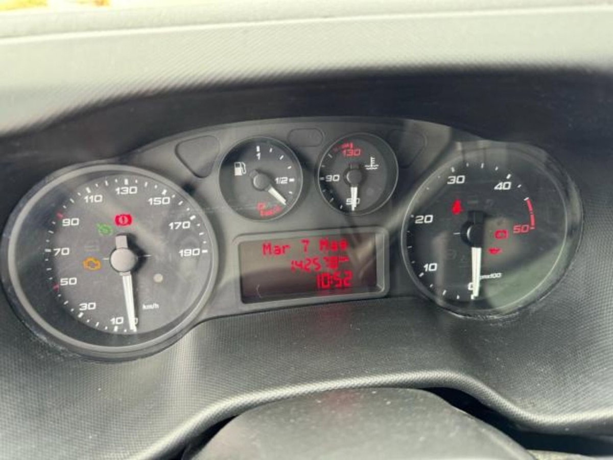 Iveco Daily Telaio 35C14 BTor 2.3 HPT PLM-RG Cabinato (8)