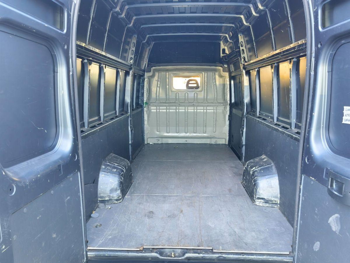 Peugeot Boxer Furgone 330 2.0 BlueHDi/130CV FAP PC-TN Combi Premium (12)