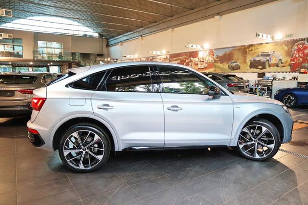 Audi Q5 Sportback 40 2.0 tdi mhev 12V Identity Black quattro s-tronic (10)