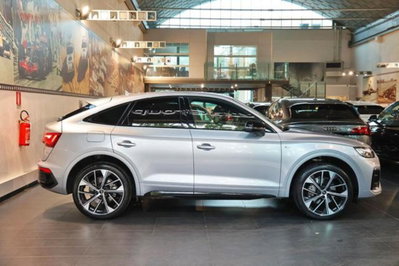 Audi Q5 Sportback 40 2.0 tdi mhev 12V Identity Black quattro s-tronic (2)