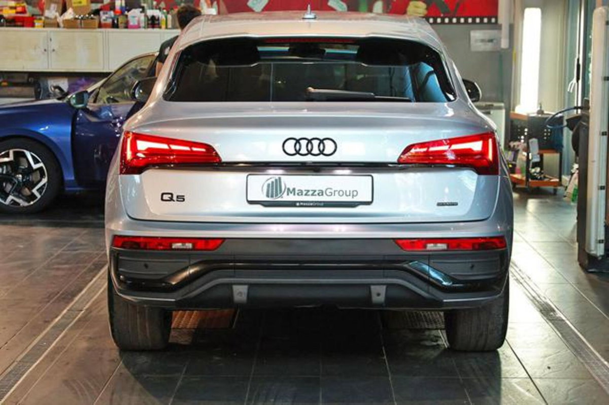 Audi Q5 Sportback 40 2.0 tdi mhev 12V Identity Black quattro s-tronic (4)