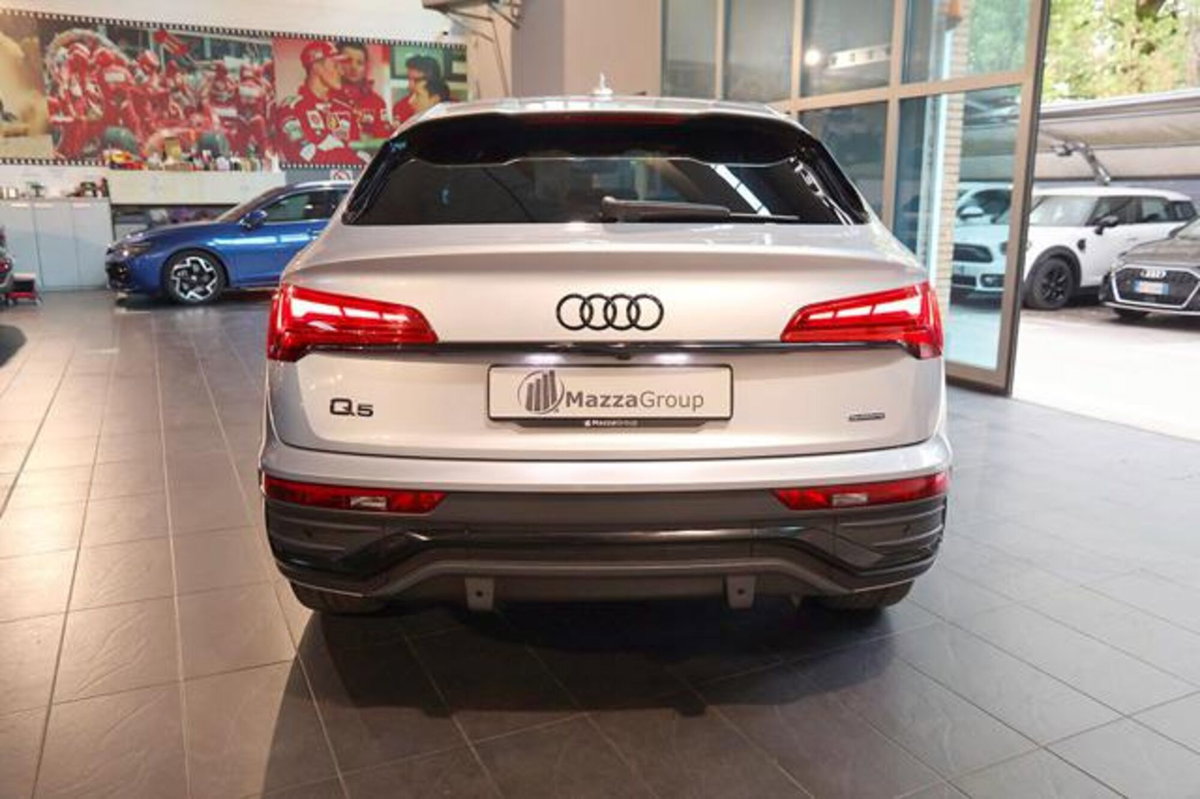 Audi Q5 Sportback 40 2.0 tdi mhev 12V Identity Black quattro s-tronic (8)