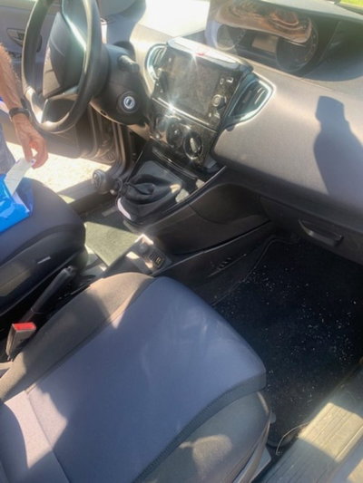 Lancia Ypsilon 1.0 FireFly 5 porte S&S Hybrid Alberta Ferretti (9)