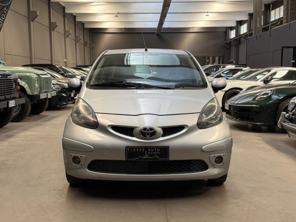 Toyota Aygo 1.0 12V VVT-i 5 porte Sol (2)