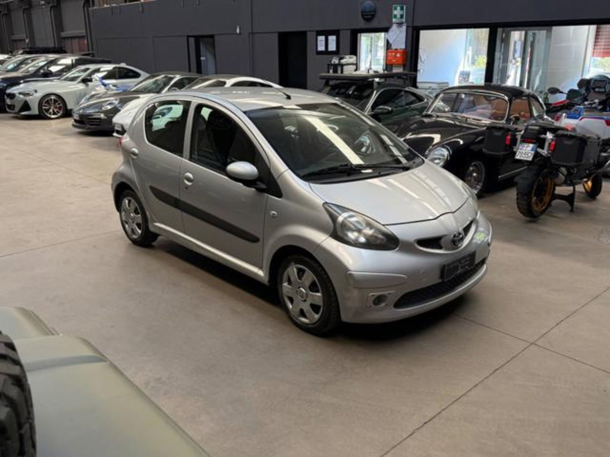 Toyota Aygo 1.0 12V VVT-i 5 porte Sol (3)