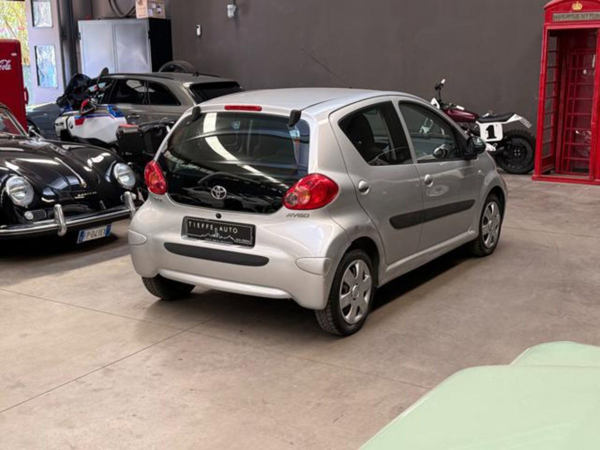 Toyota Aygo 1.0 12V VVT-i 5 porte Sol (4)