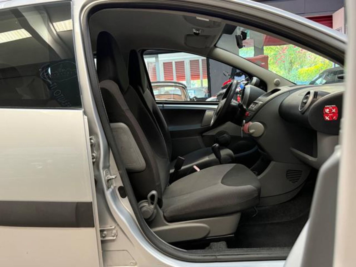 Toyota Aygo 1.0 12V VVT-i 5 porte Sol (9)